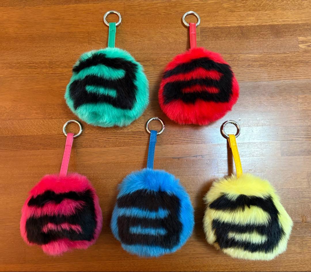 BIGBANG ファーチャーム 5色セット - メルカリ