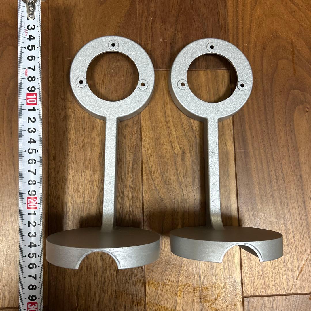 B&O三角スピーカーの壁面設置用台座 Amazon.co.jp: スピーカーブラケット 壁掛け スピーカースタンド 大型