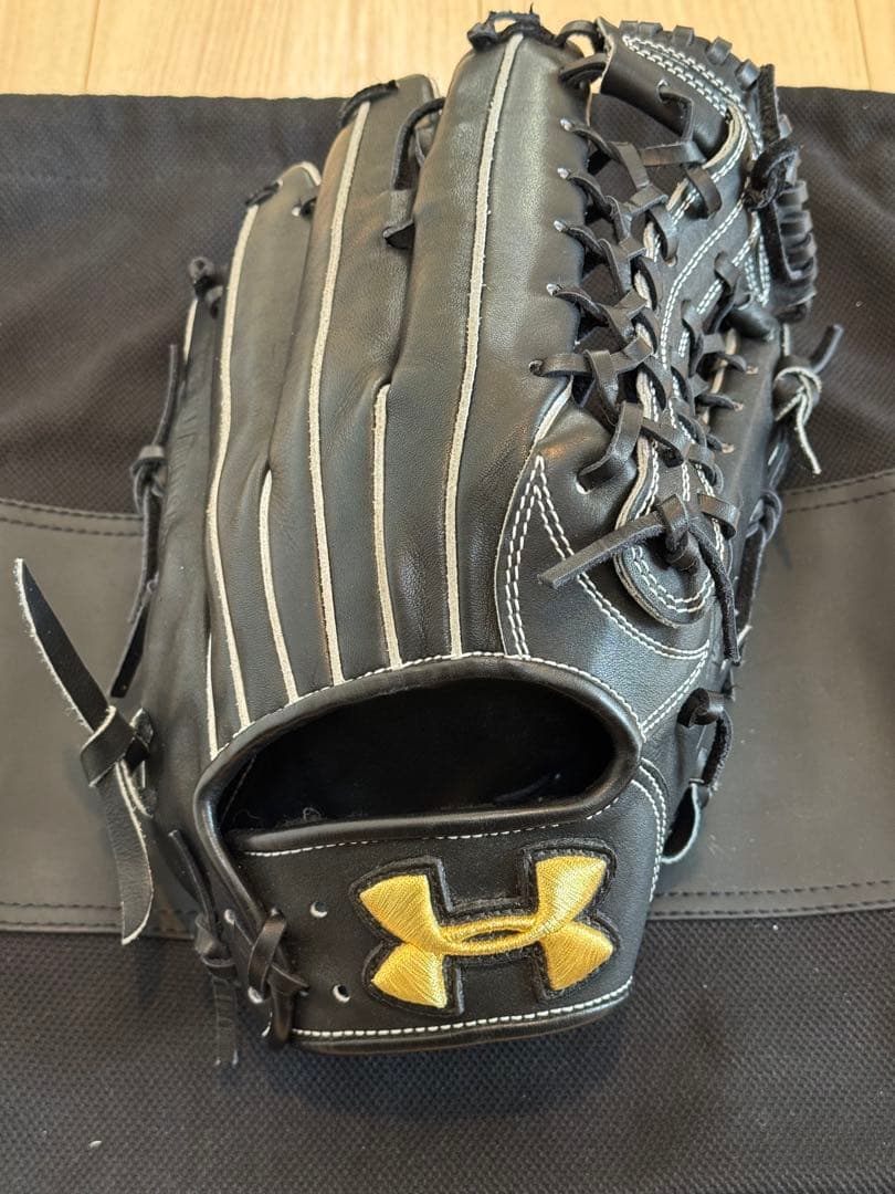 【美品】アンダーアーマー　野球硬式グラブ　外野手用　黒　(1300671） 全紐交換済み (高校野球対応)】 アンダーアーマー 硬式グローブ / 外
