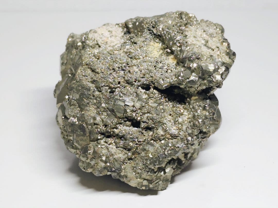 パイライト 1.2kg 黄鉄鉱 原石 鑑賞石 自然石 誕生石 鉱物 鉱石 水石