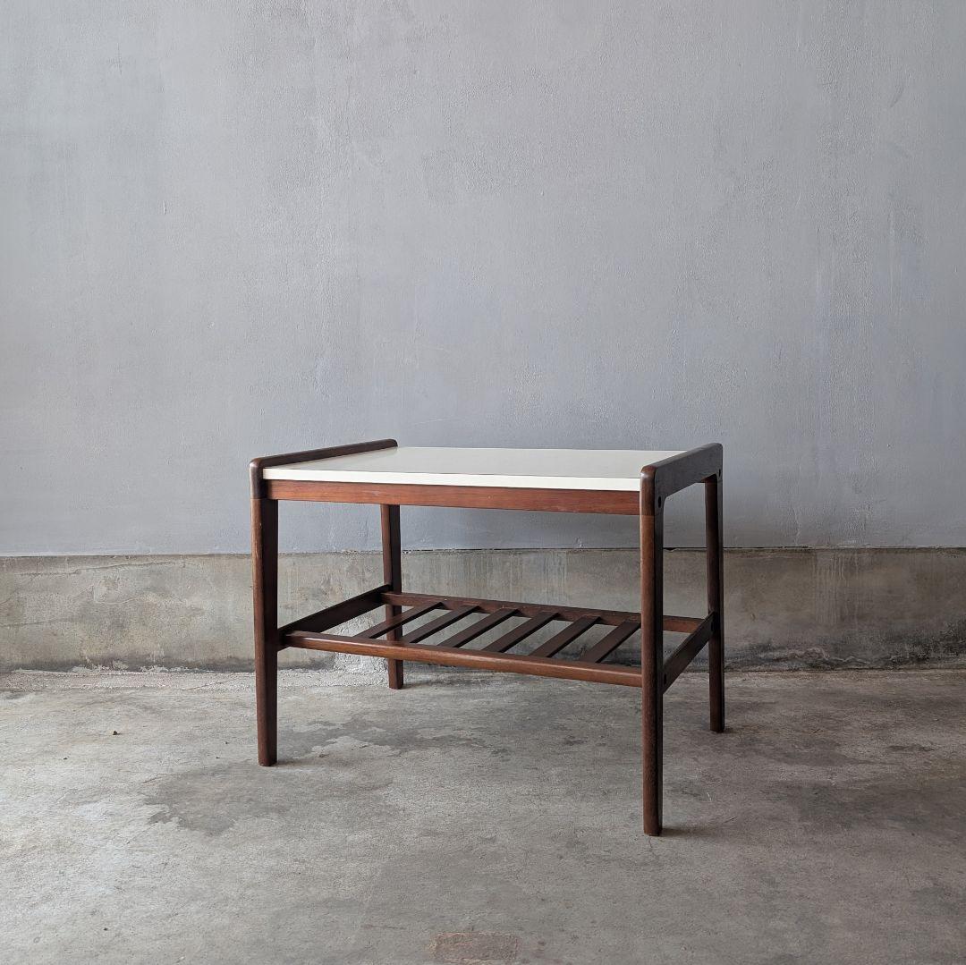 【古家具】カリモク 白い天板 ウォルナット色のカフェテーブルA　サイドテーブル カリモク60】 サイドテーブル ウォールナット色（天板：メラミン化粧板