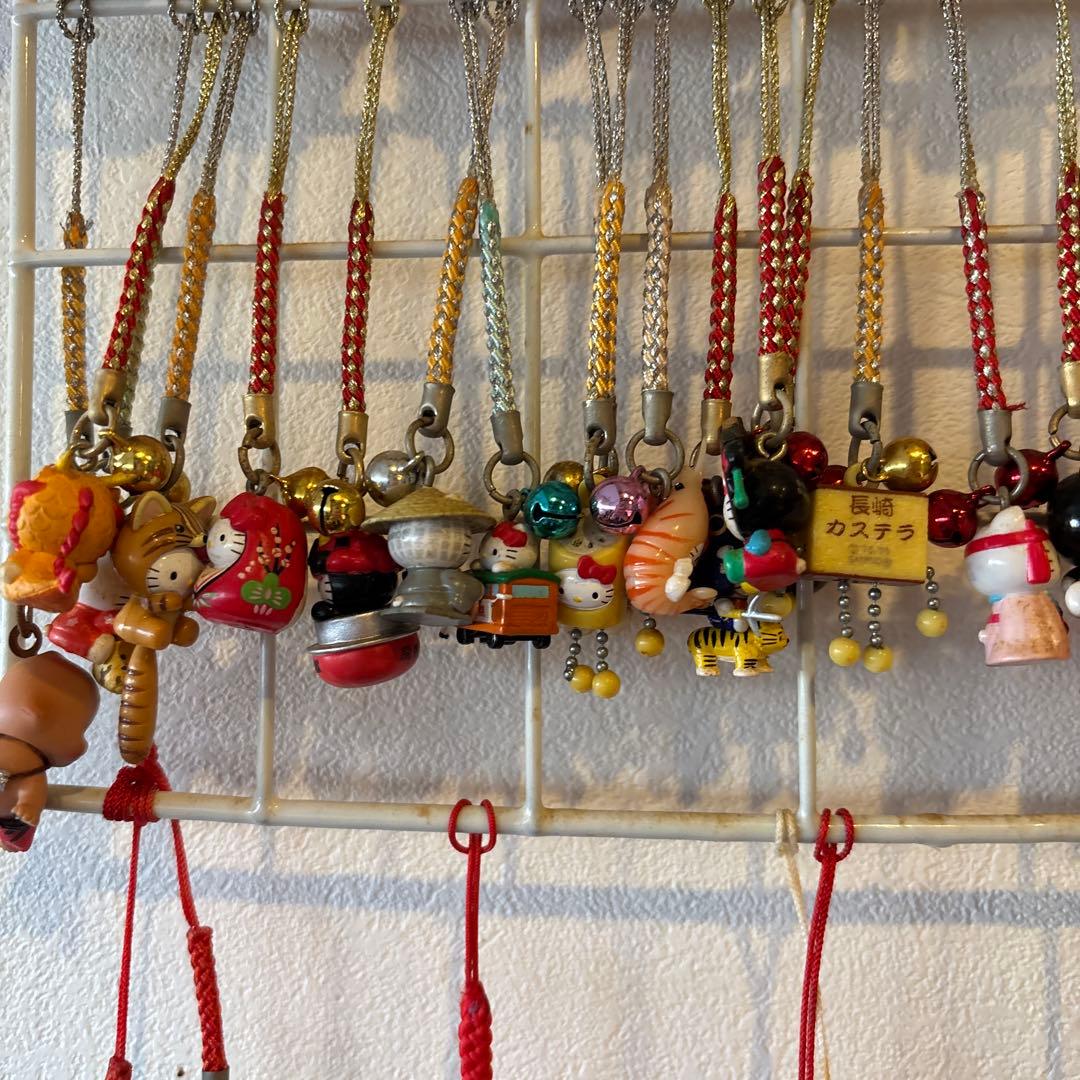 キューピーとキティのストラップ 九州メインのキャラクター ご当地