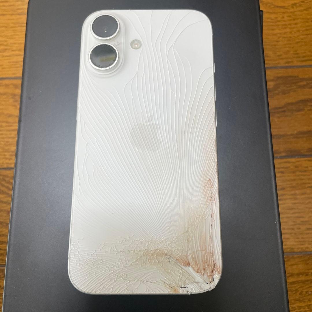 IPhone 16 ジャンク品　背面割れ　ホワイト　256GB iPhone 16 256GB ホワイト (製造番号：356451764268897) | ノジマの