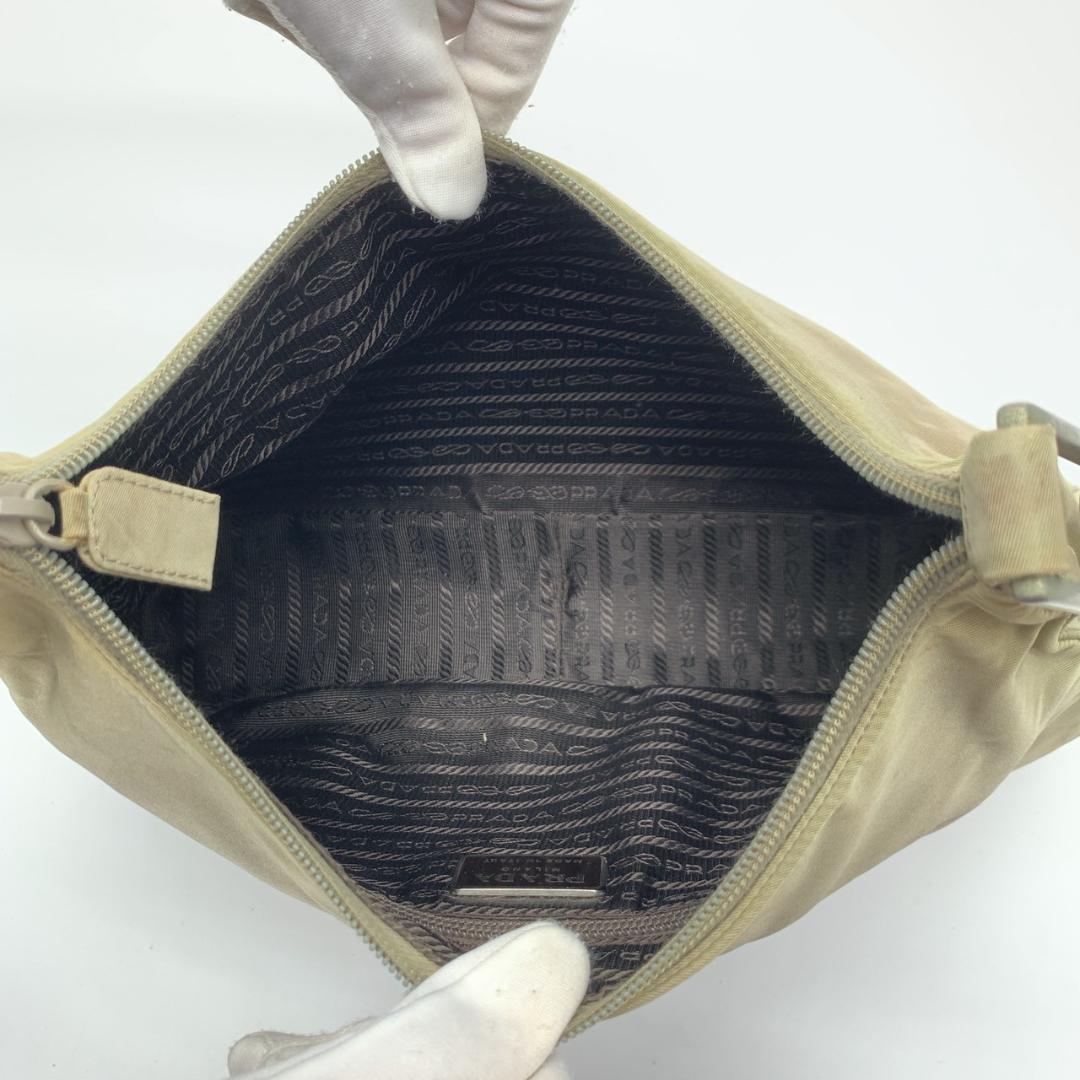 プラダ プラスチック メタルハンドル ホーボー セミ ワンショルダー