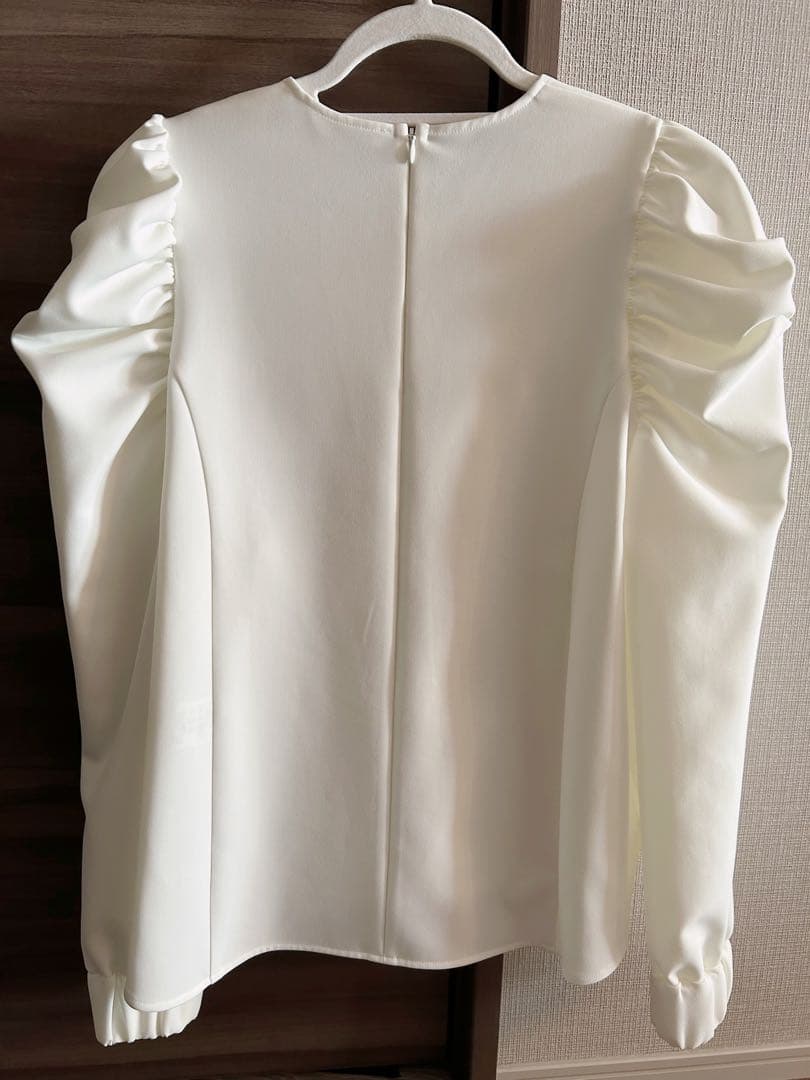 yori ヨリ ブラウス タックショルダーブラウス ホワイト 36 - メルカリ