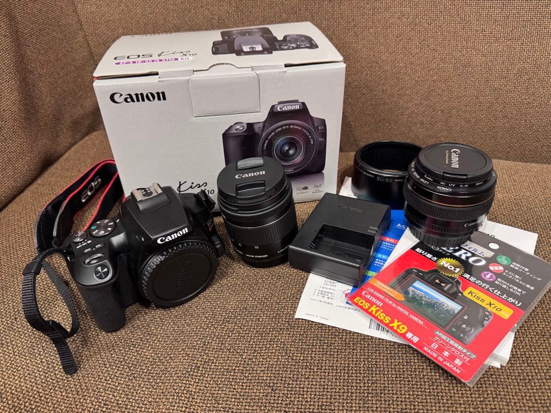 Canon EOS Kiss X10 デジタル一眼レフカメラ 単焦点レンズ付き キヤノン、小型・軽量ボディのエントリーデジタル一眼「EOS Kiss X10