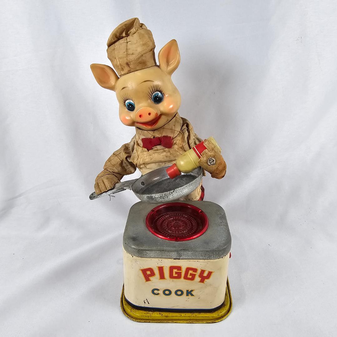 PIGGY COOK 昭和レトロ ブリキ 豚 シェフ 1950年代のヨネザワ製ブタのコックさん「PIGGY CHEF」ゼンマイ小型版