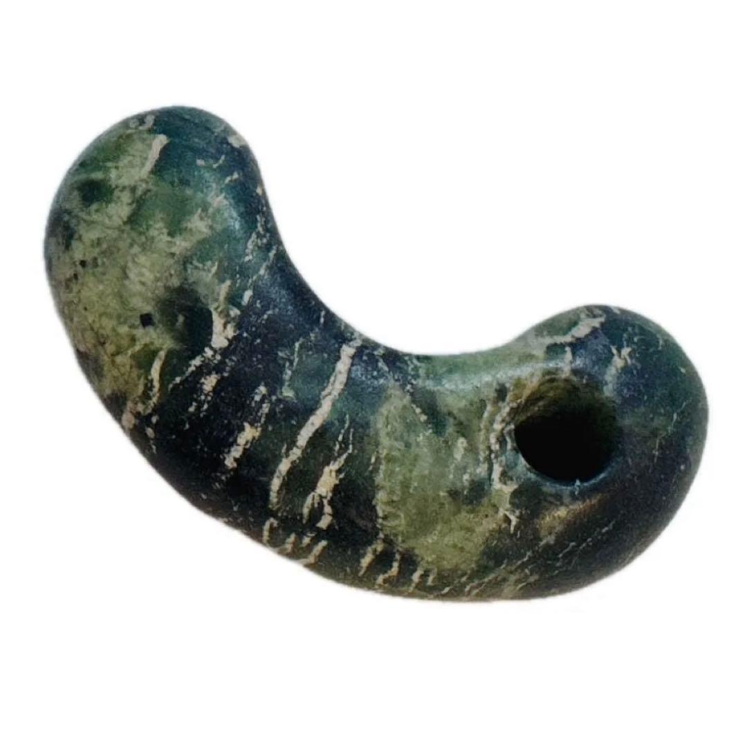 勾玉　古墳時代　縄文時代　古美術　まだら模様　貴重　34×17×8mm 土出　緑 Magatama勾玉（まがたま）｜古美術 華羅漢