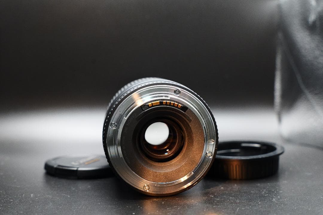 望遠レンズ　Canon EF 75-300mm f/4-5.6 III USM