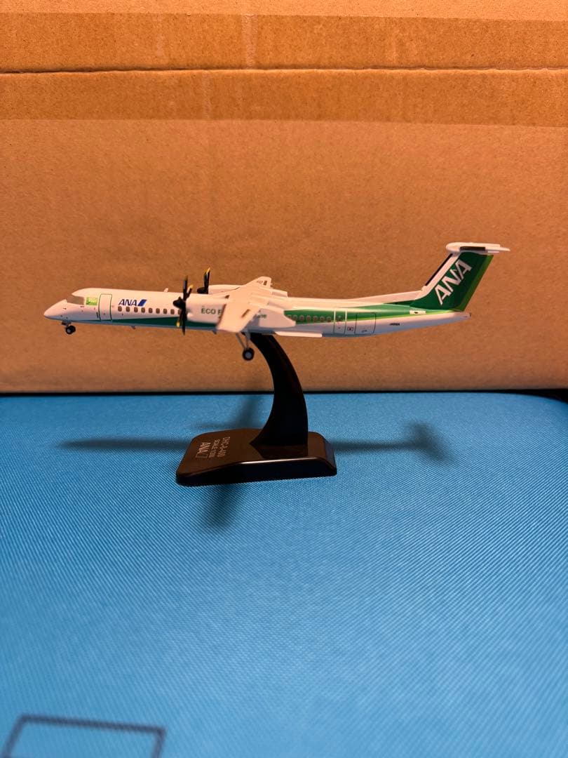 ANA DHC-8-400 Eco Bon 1:200 JA56A - メルカリ