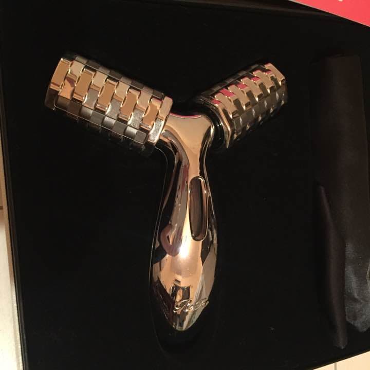 ReFa リファ プラチナ電子ローラー b00kfarcvk00.jpg