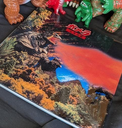 バイラス（日東復刻・マルサン）未開封ソフビフィギュア＋書籍「ガメラ