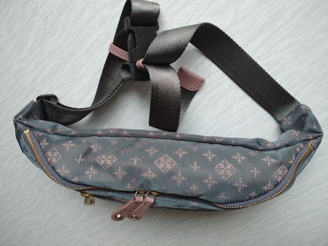 ○russet ラシットボディバッグ ウエストポーチ - メルカリ