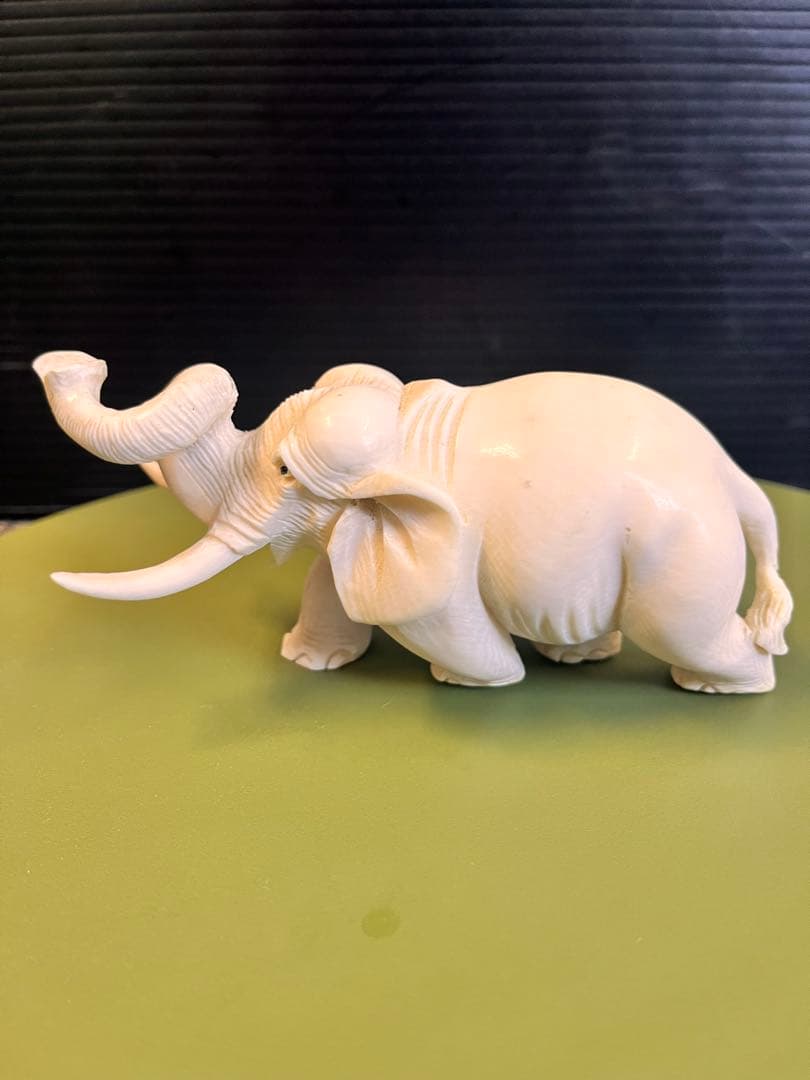 象牙風　マンモス・象　置物 象牙風 象 ゾウ置物 6頭 マンモス 彫刻 J-3 - メルカリ