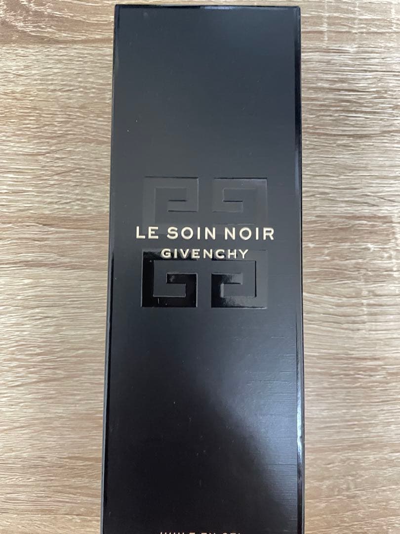 Givenchy Le Soin Noir クレンジングオイル 125ml Le Soin Noir Lotion - Exceptional revitalising lotion​ | Givenchy