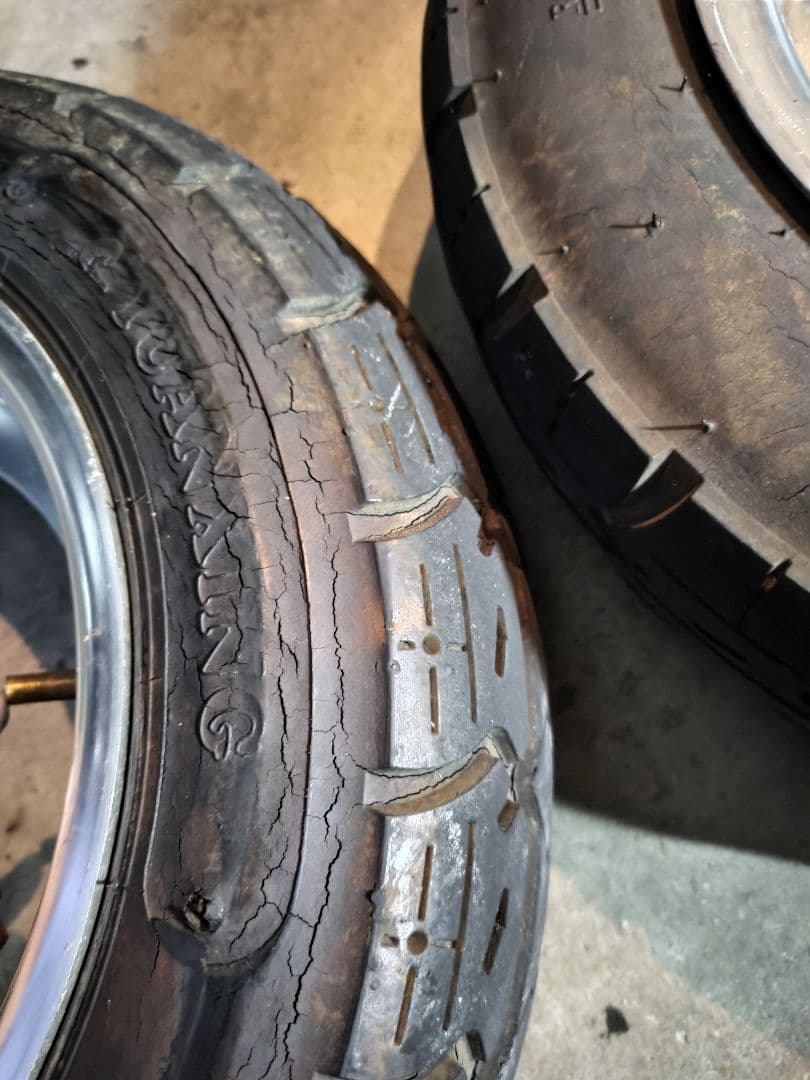 シャリー 　より取り外し　4本ハブ用　3.5j? 送料込み　タイヤ付き