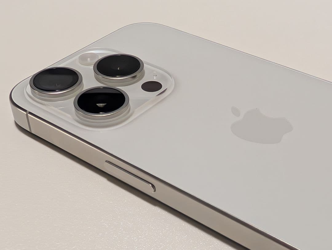 iPhone 15 Pro 128GB SIMフリー ホワイトチタニウム