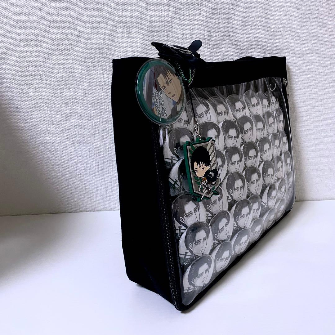 進撃の巨人 リヴァイ 原作ホログラム缶バッジ 痛バックセット - メルカリ