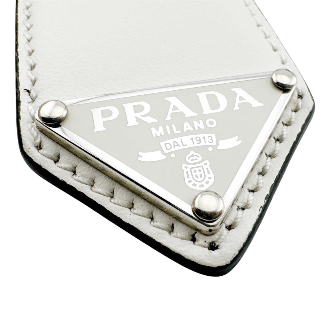 未使用級◇プラダ レザー トライアングルロゴ 三角プレート ホワイト