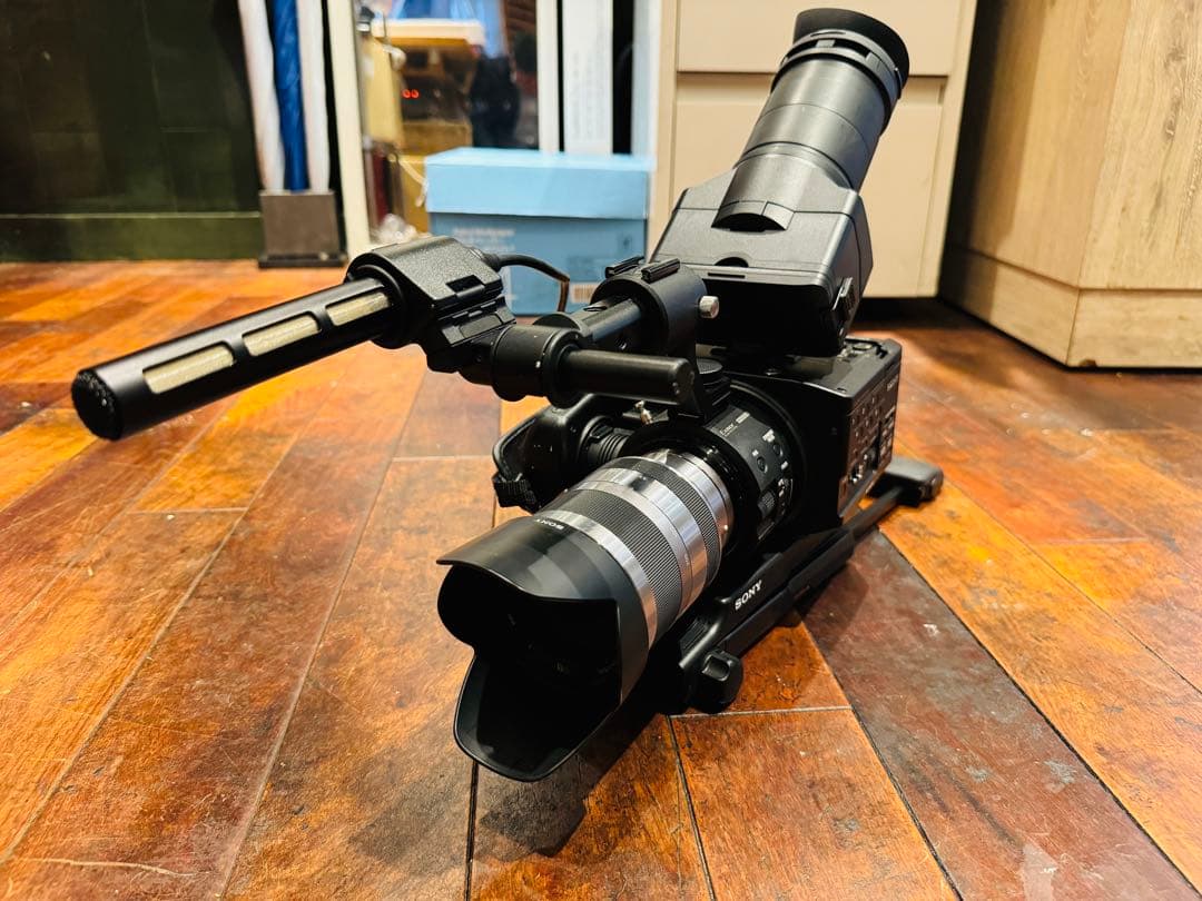 SONY ソニー NEX-FS100JK NXCAM カムコーダー Amazon | SONY NEX-FS100JK レンズ交換式NXCAMカムコーダー(レンズ付