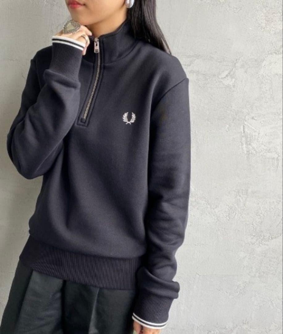 【即出荷可】FRED PERRY/ワンポイントロゴ刺繍 ハーフジップスウェット FRED PERRY（フレッドペリー） トレーナー スウェット 別注 ツイン