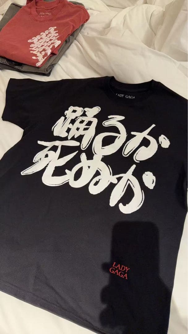 Lady Gaga MAYHEM 日本限定 踊るか死ぬか Tシャツ Mサイズ - メルカリ