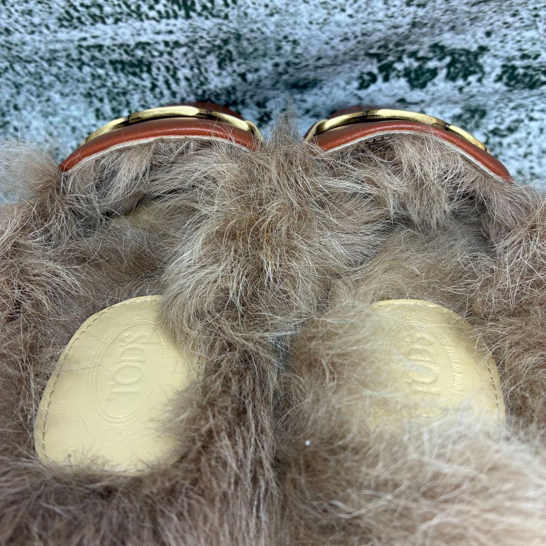 新品同様 トッズ サンダル ゴールド金具 毛皮 - メルカリ