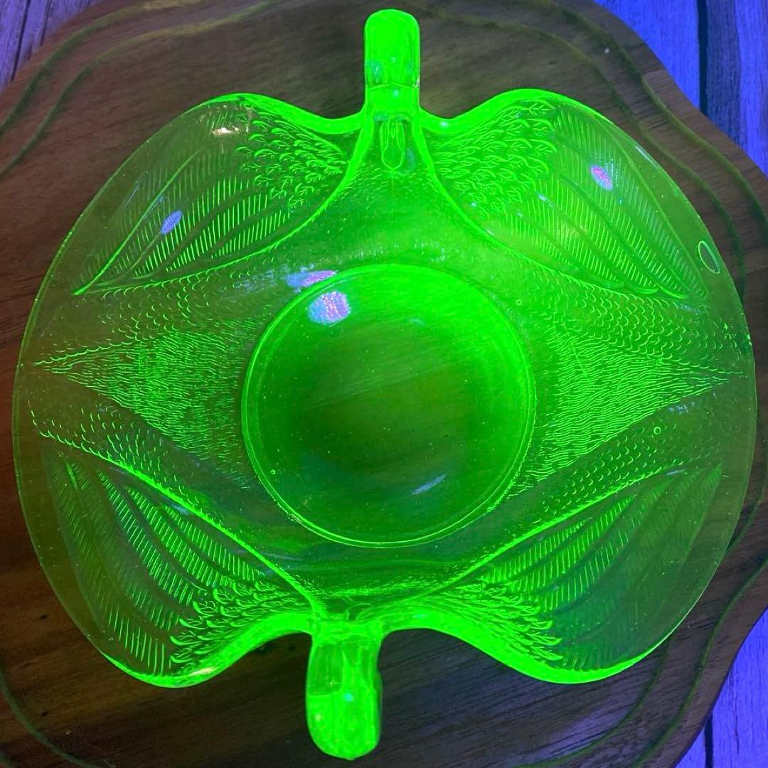 ウランガラス スワン キャンディディッシュ - メルカリ