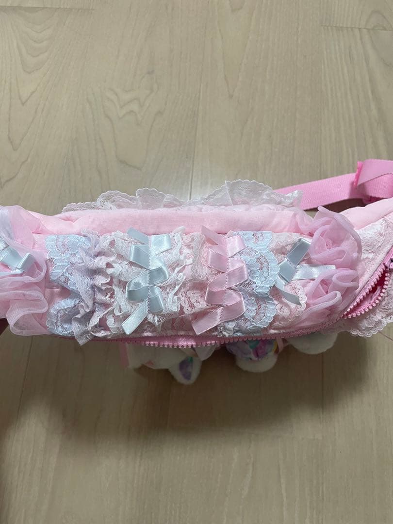 グニフニ♡80s vintegeフラワーbunnyボディバッグ - メルカリ