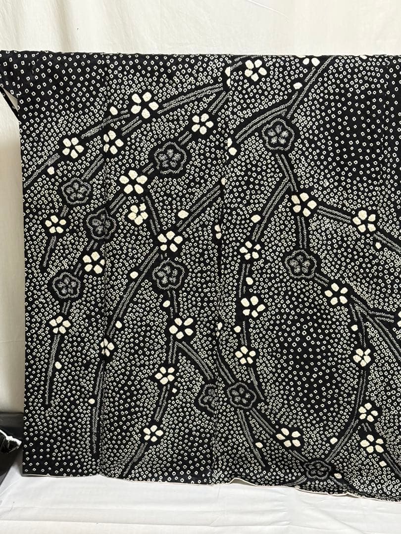 総絞り訪問着 、黒地白花柄、 正絹.No614 F