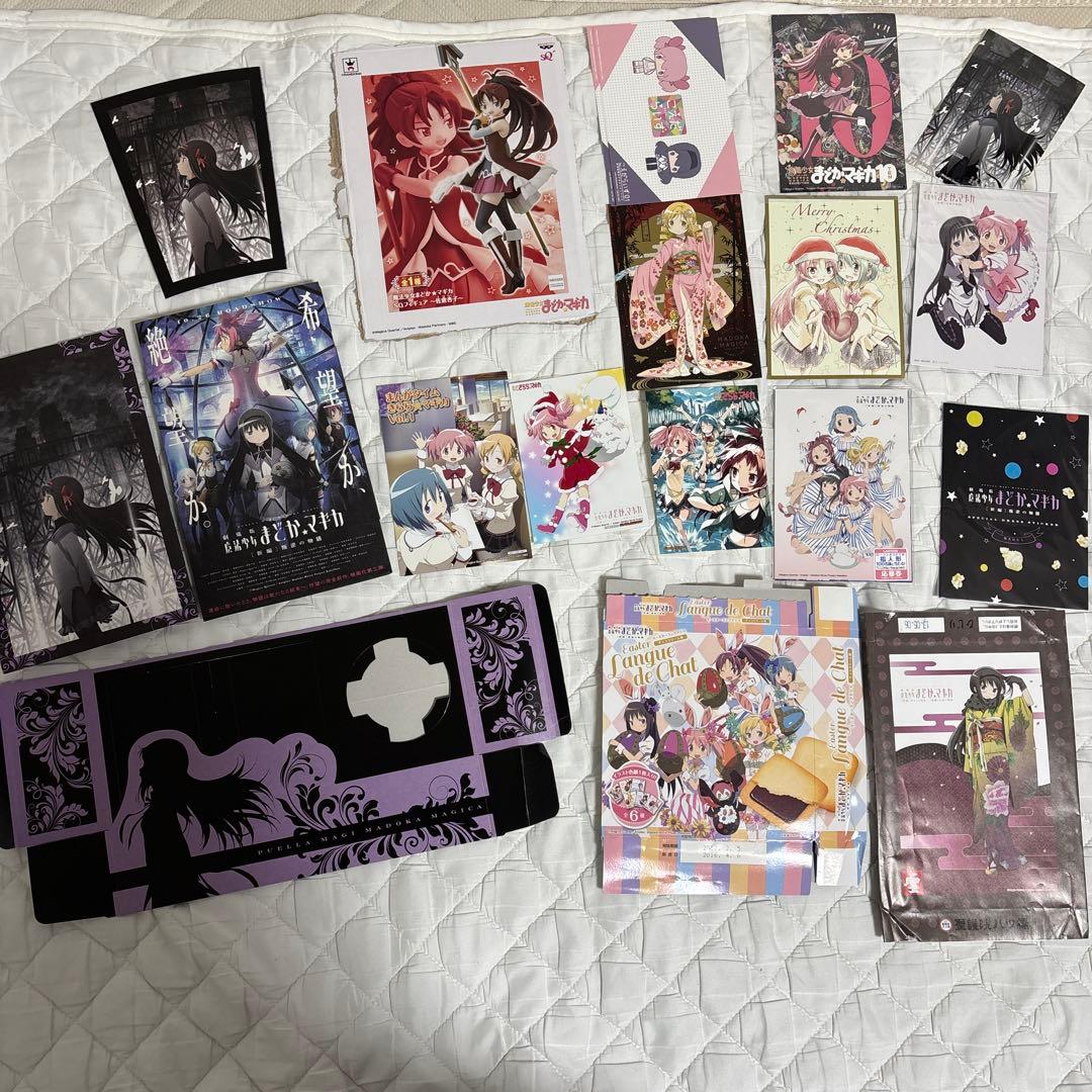 まどか☆マギカグッズ大量 カレンダー、クリアファイル、タペストリー