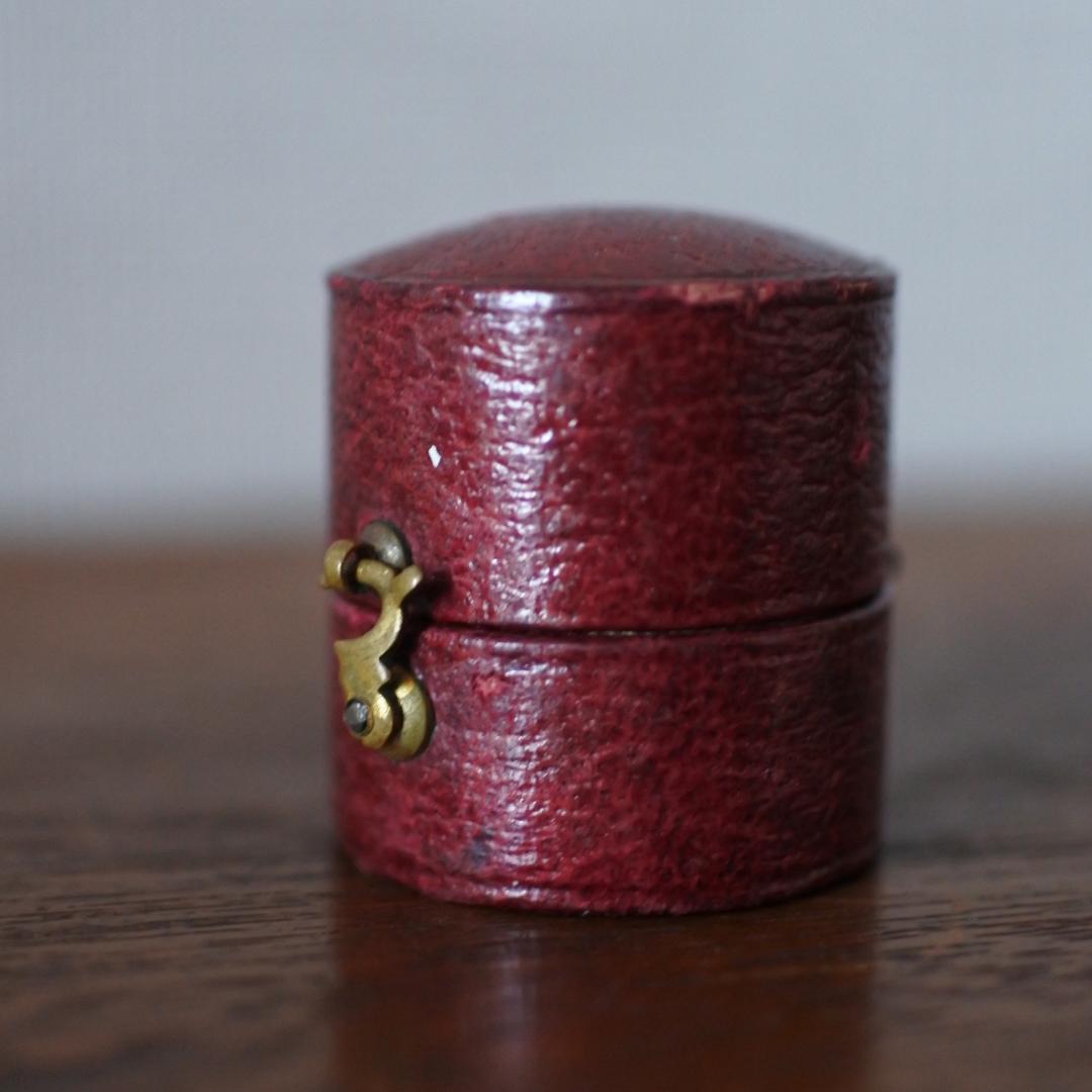 イギリスアンティークリングケース＊英国アンティークリングボックス＊茶レザー＊円形 イギリスアンティークリングケース＊英国アンティークリングボックス