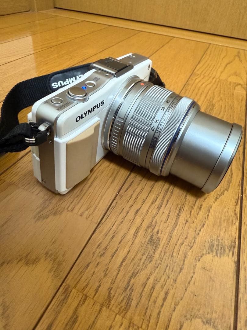 OLYMPUS E-PM2 レンズキット シャッター回数1662回 OM-D E-M5 レンズキット シャッター回数 約21100回以下 E061-2P1
