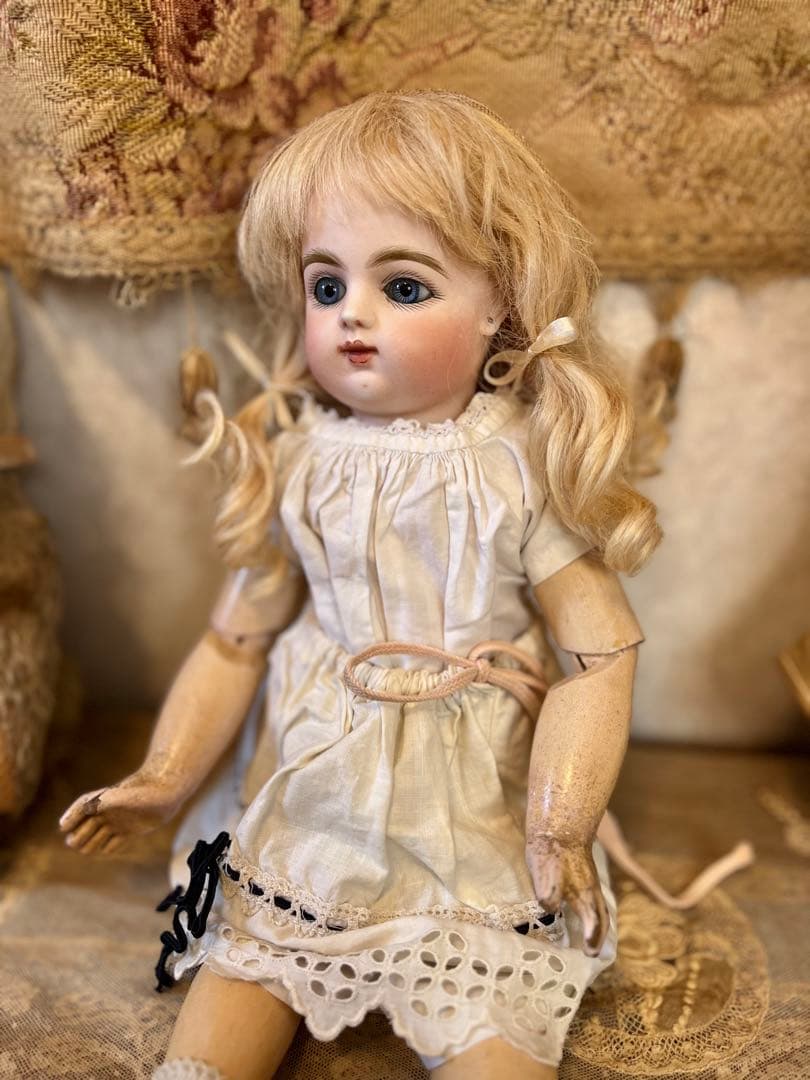 アンティークビスクドール ゴーチェスクロール38センチ - メルカリ