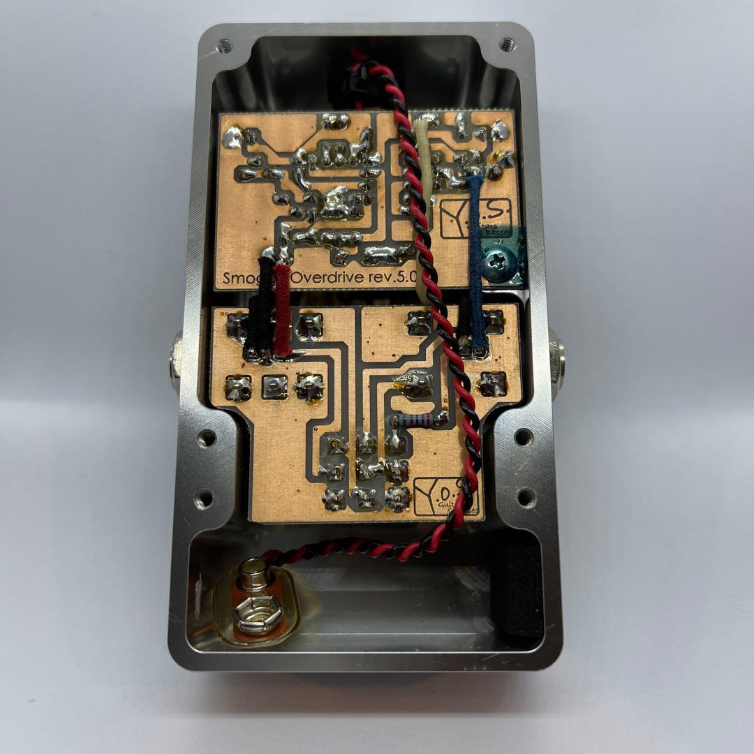 Y.O.S.ギター工房 smoggy overdrive シリアル300番台 - メルカリ