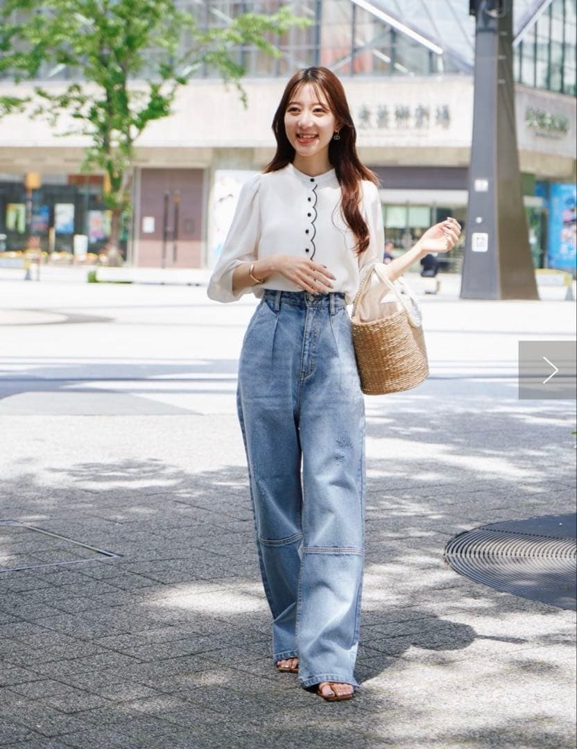 ラブティックボンボン スカラップ刺繍ブラウス