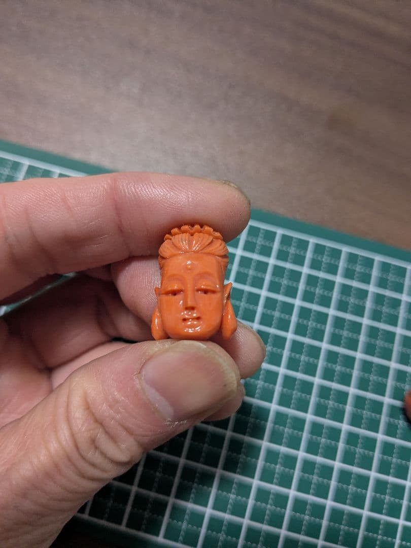 赤珊瑚 観音様彫刻ペア - メルカリ