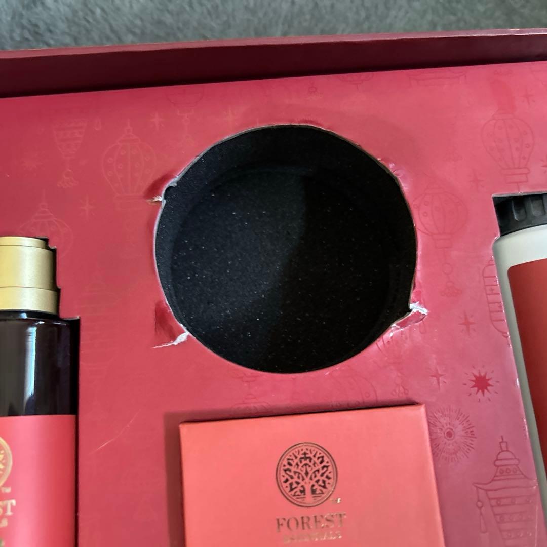 マリサポさん』アーユルヴェーダコスメ Forest essentials