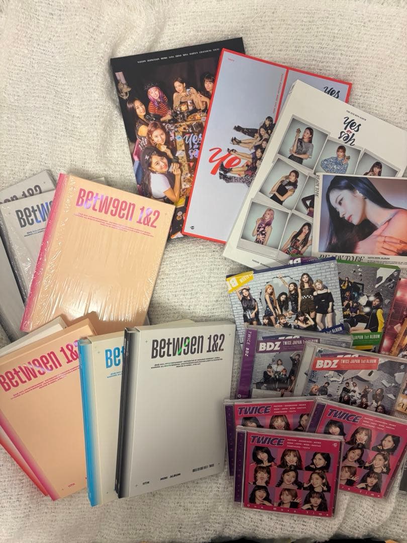 TWICE アルバム、CD83点+複数トレカまとめ売り - メルカリ