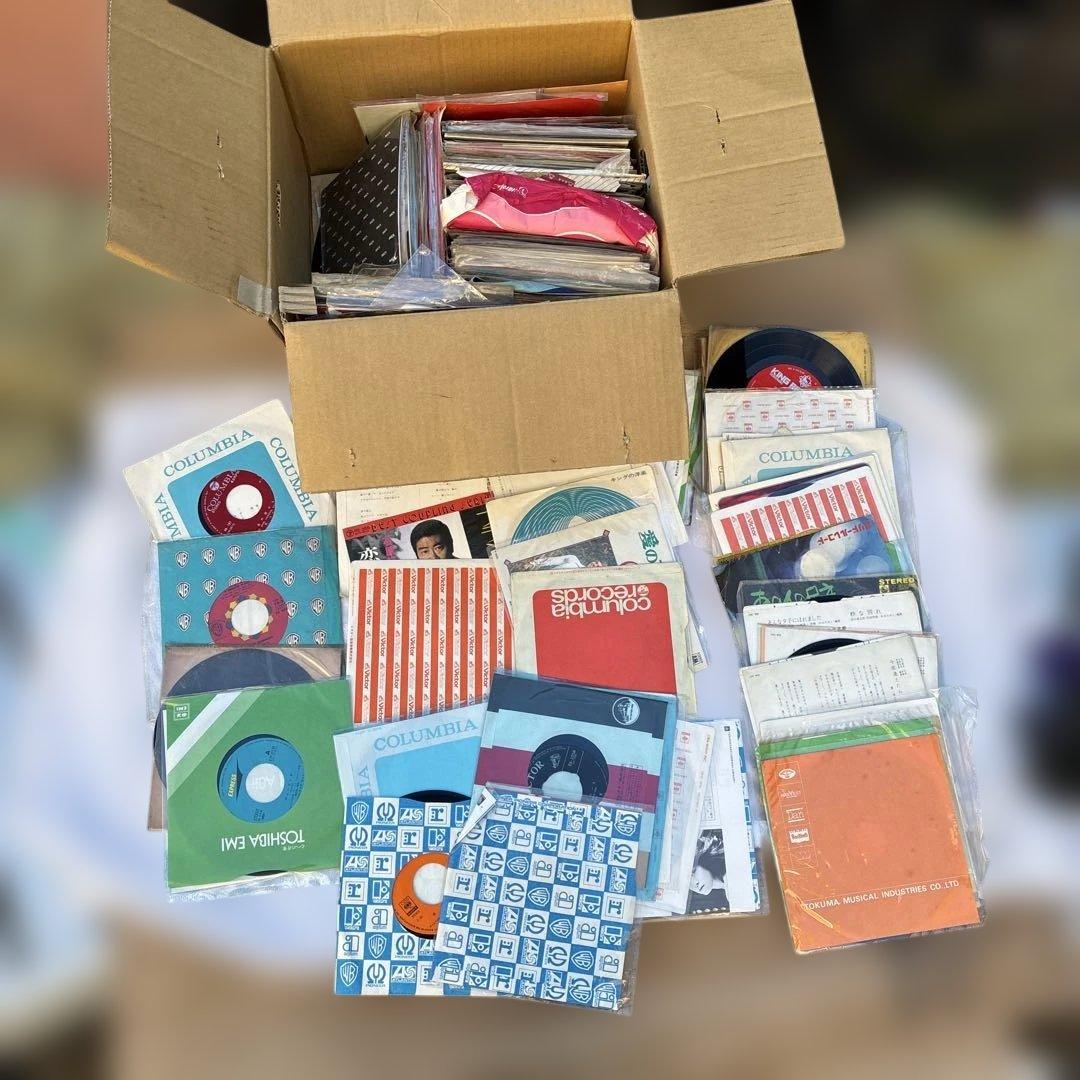 ‼️遺品整理‼️ ビンテージレコードまとめかなりまりますみかん箱ぐらいが1ケースお宝 長岡市にて遺品整理を承りました。予想外のお宝大量！！ | 【とみ蔵】