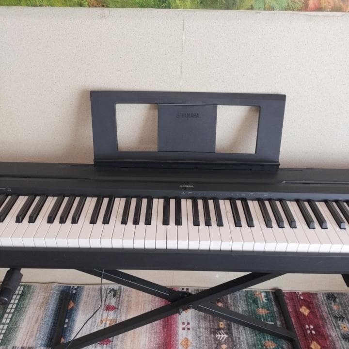 {引き取り限定}YAMAHA電子ピアノ８８鍵盤 スタンド付き YAMAHA（ヤマハ） 電子ピアノ 88鍵盤 P-525B ブラック 専用スタンド