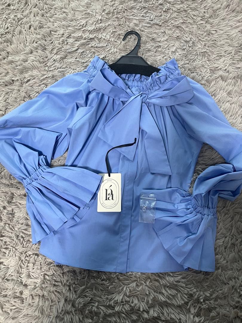 Polauraプリーツリボン2WAYブラウス ブルー - メルカリ