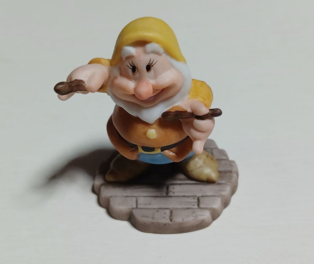 加藤工芸 白雪姫と7人のこびと ガーデンフィギュアコレクション - メルカリ