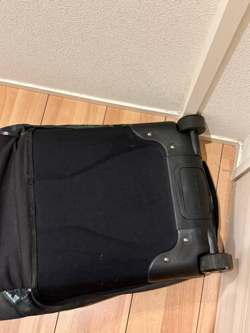 BURTONスノーボードキャスター付ケース スノーボードバッグ - メルカリ