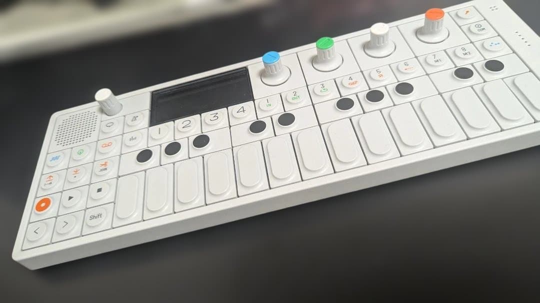 OP-1 アナログシンセサイザー ホワイト Amazon | Teenage Engineering OP-1 field プロ向けシンセサイザー