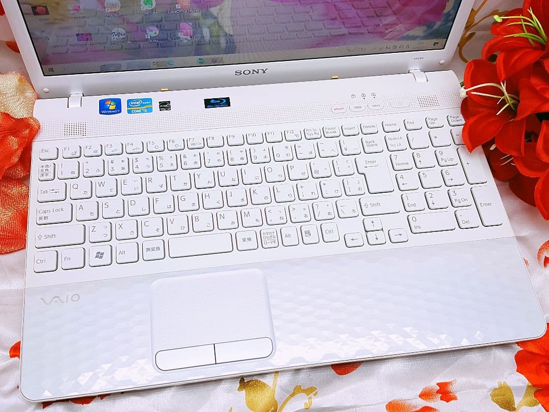 新型Win11搭載/ホワイト/DVD焼き/新品SSD256/ZOOM/ソフト多数