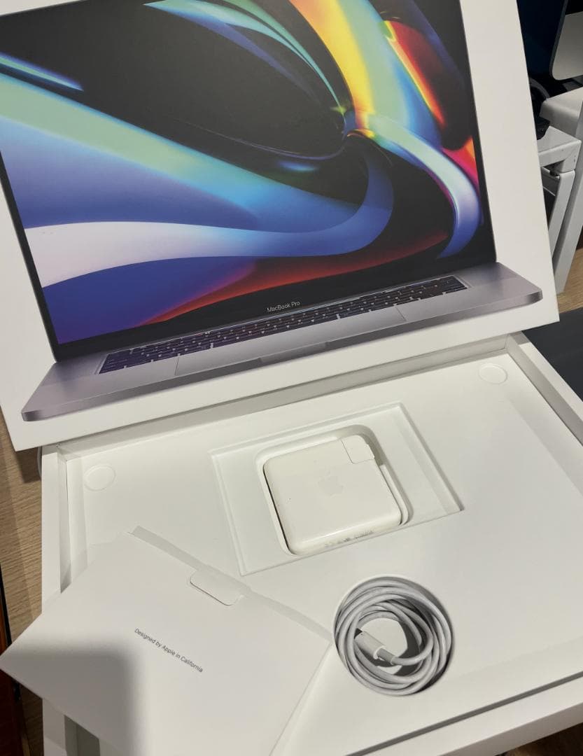 MacBook本体 MacBook Pro 16 2019, Core i7 16GB 512GB Apple MacBook Pro 16