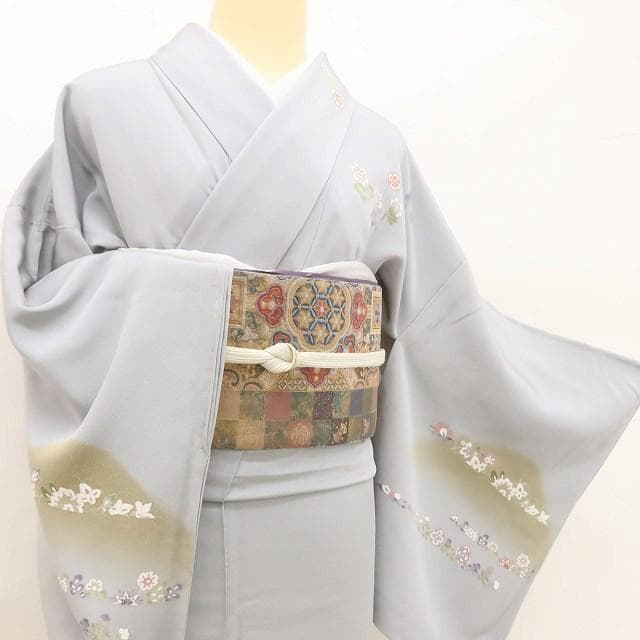 美品未着用 金駒刺 正絹 着物“山々に花冠を届ける唐花の霞”訪問着 T+59