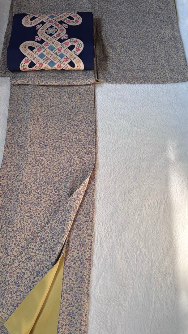 作家物 美品 小花が可愛い 型染め 小紋 正絹