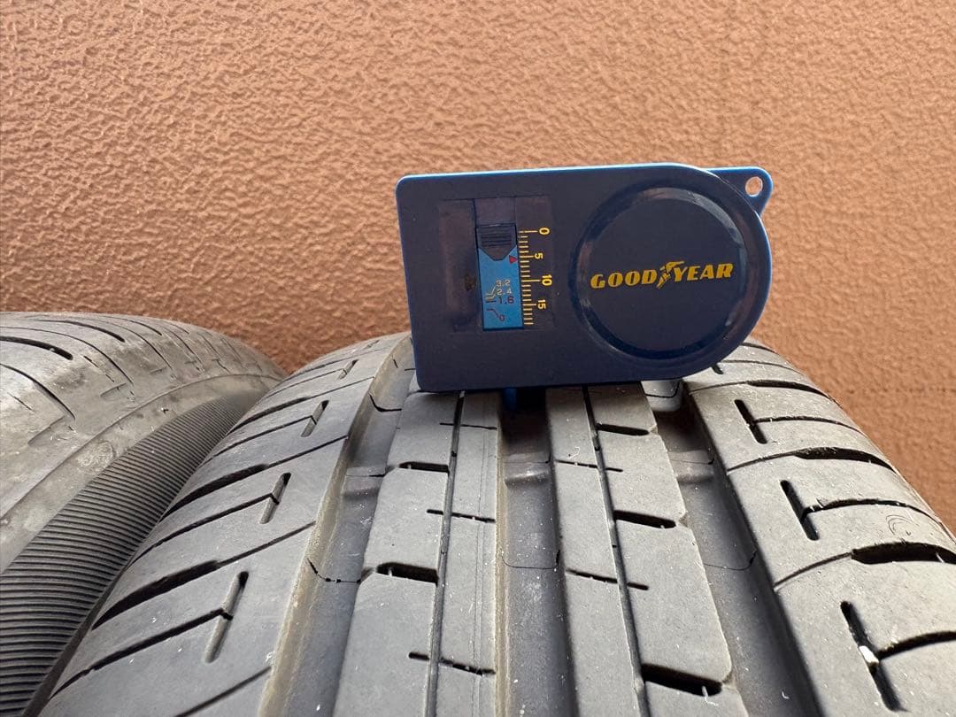 ②トヨタ新型シエンタ純正15インチ アルミ・タイヤ2本セット 185/65R15